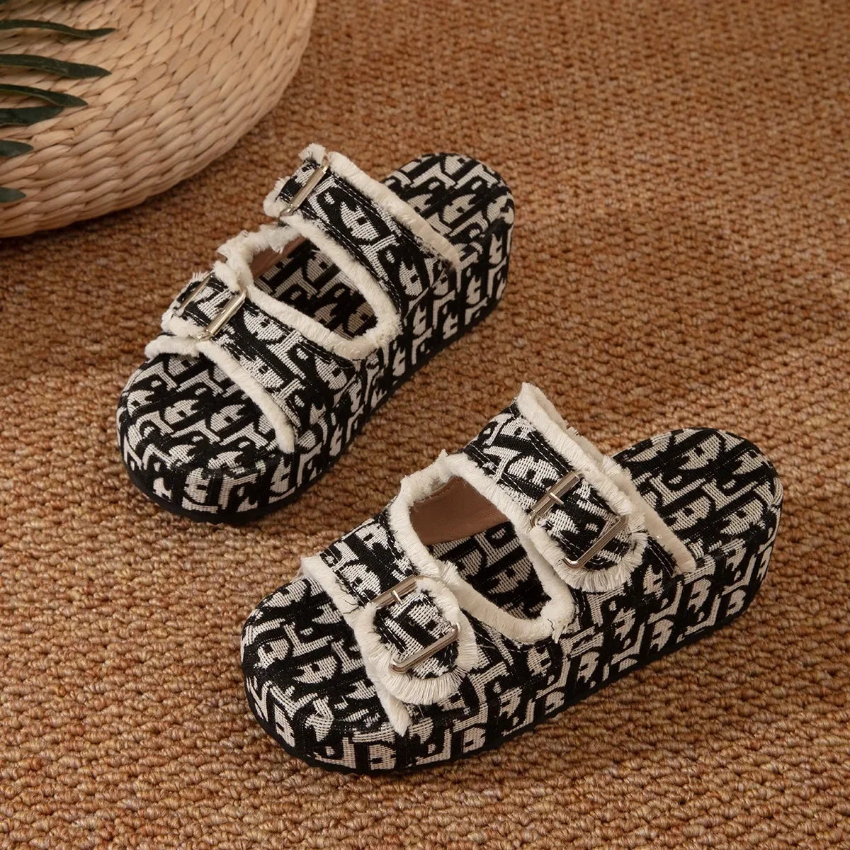 Slippers Women Platform Shoes Slides Women Luxury Sandals Women Designers Slippers Indoor Outdoor Ladies Shoes Mules Big Size