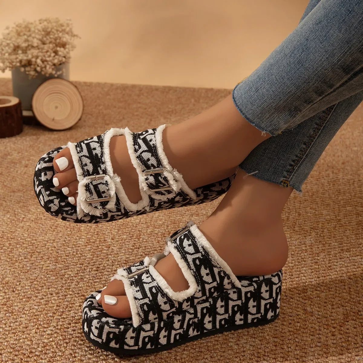Slippers Women Platform Shoes Slides Women Luxury Sandals Women Designers Slippers Indoor Outdoor Ladies Shoes Mules Big Size