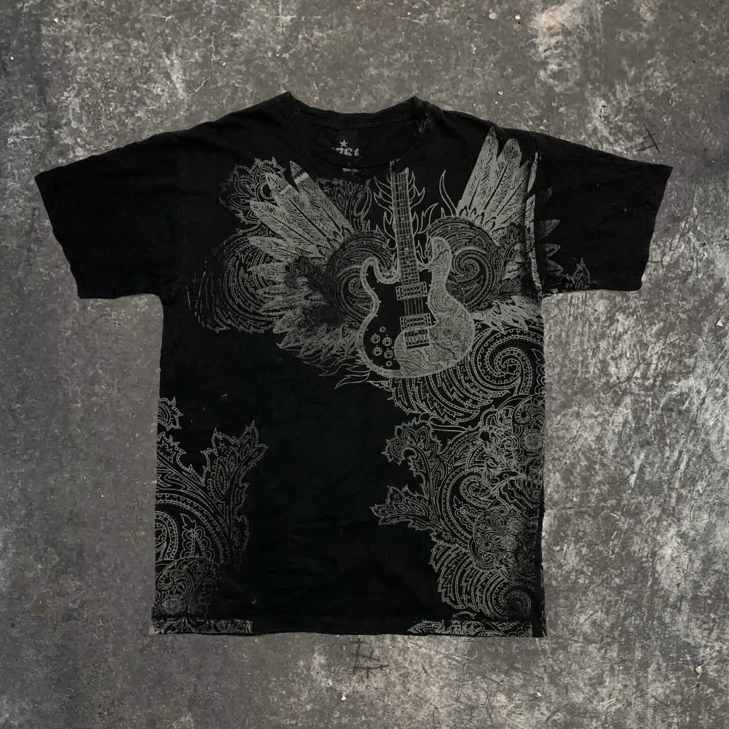 South pole Vintage Cotton Graphic Tee Distressed Oversized T-Shirt with Gothic Print