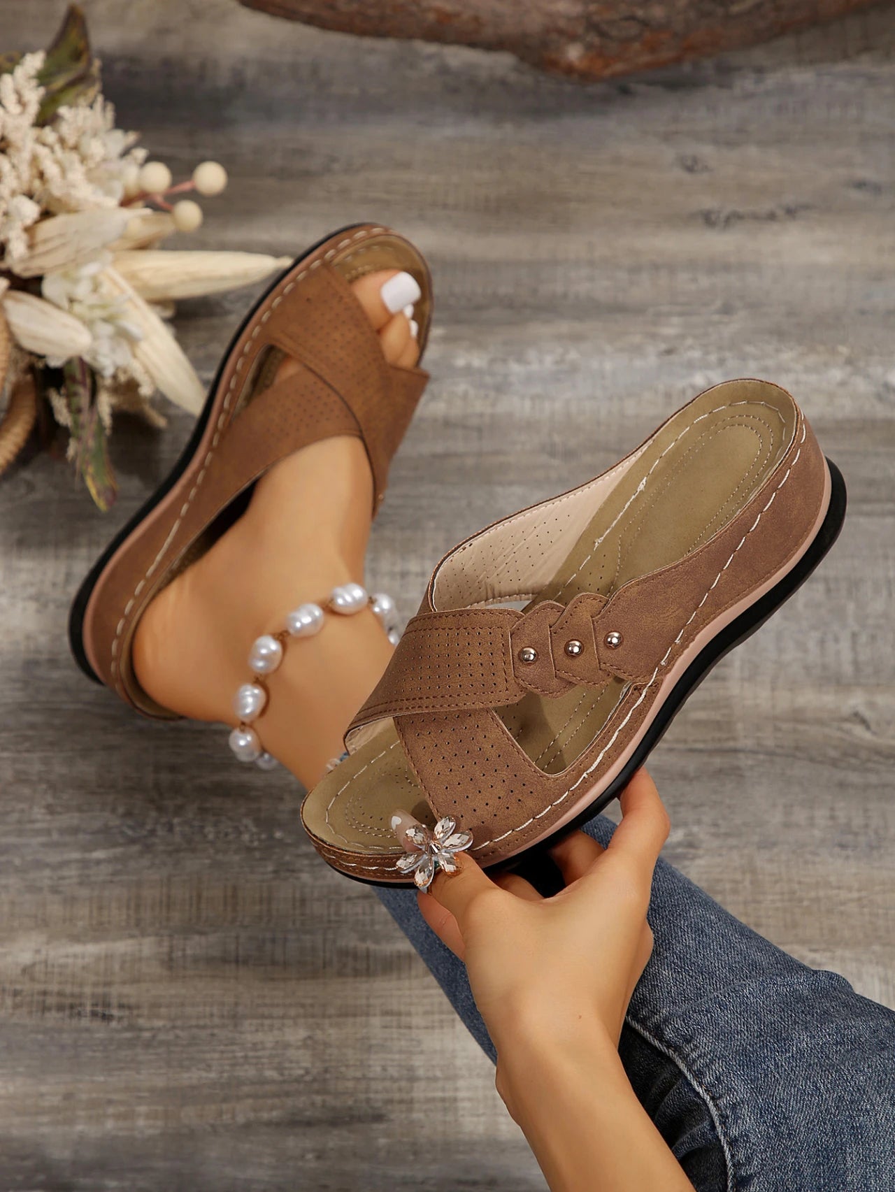 Slippers Women Leather Shoes Wedges Open Toe Casual Anti Slippery Slides Fashion Outside Beach Leaf Shaped Sandals 43 Sizes