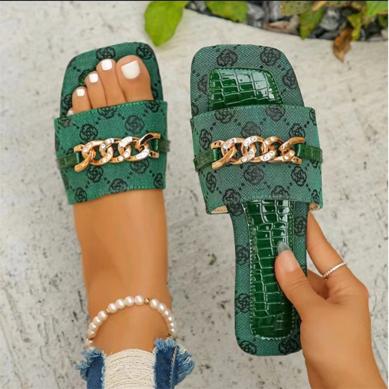 New Summer Women Flat Slippers Luxury Outdoor Beach Flat Sandals Trend Brand Designer Slippers Women Big Size Slides Women