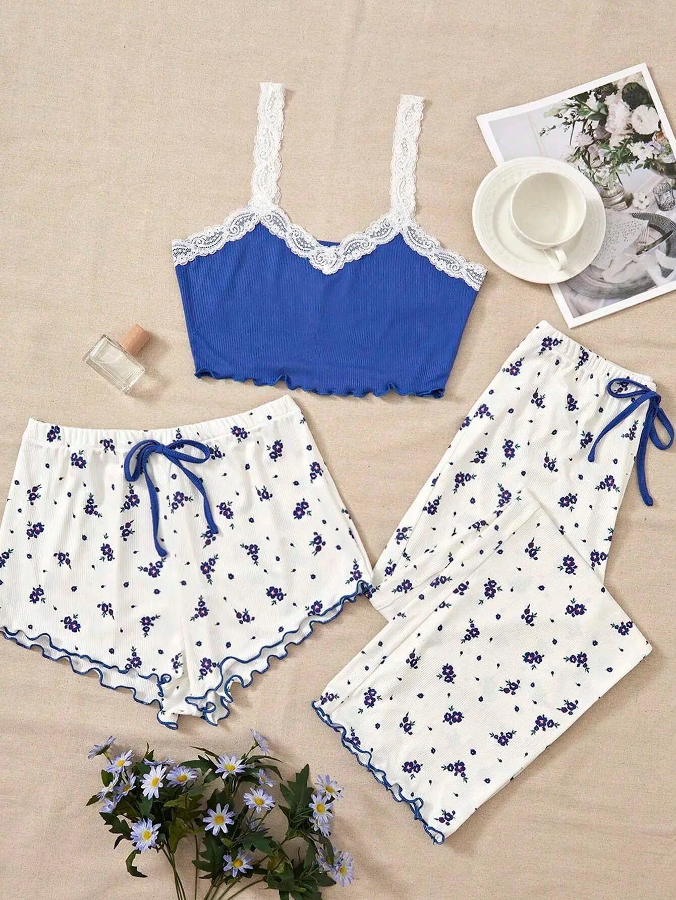 3pcs Women's Pajamas Heart-shaped Printed Vest Shorts And Pants Paired With Ribbed Fabric