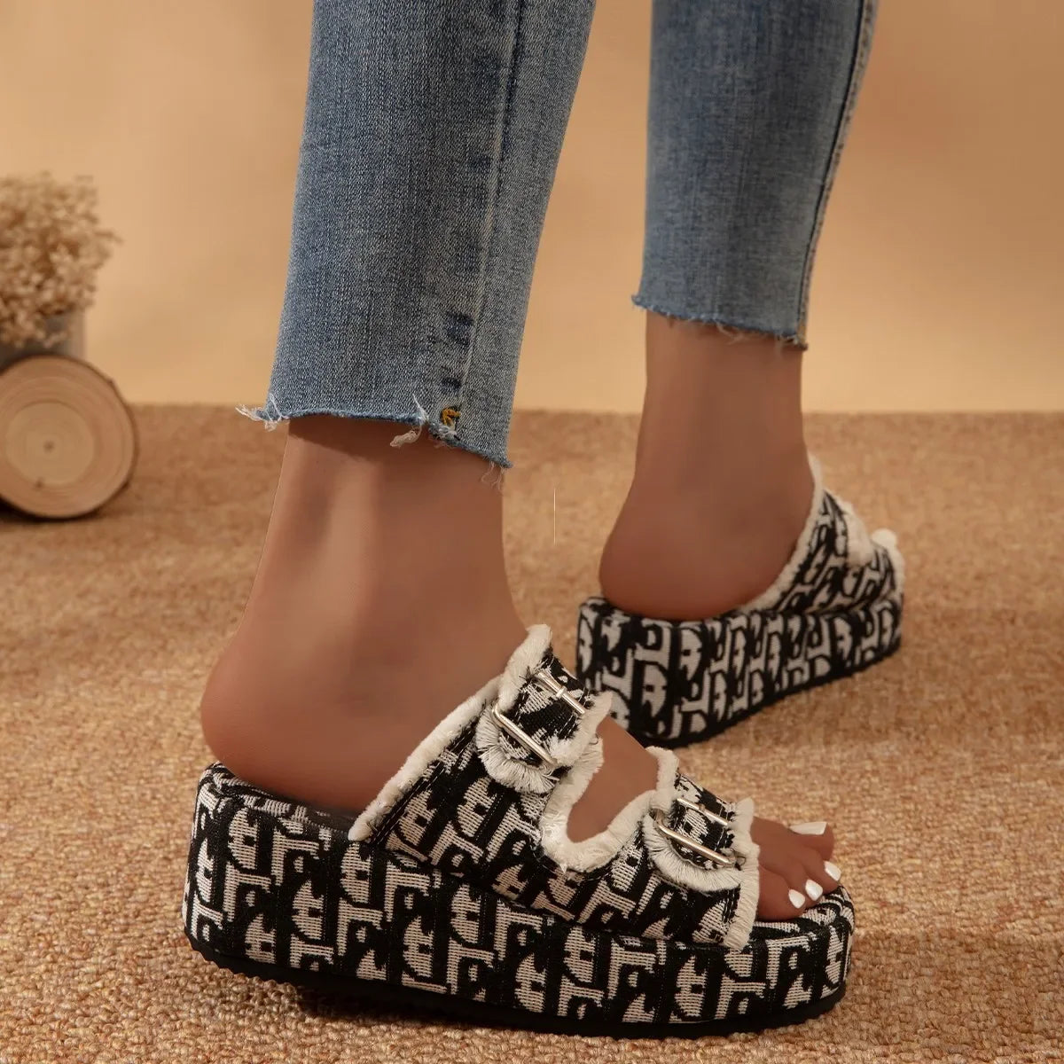 Slippers Women Platform Shoes Slides Women Luxury Sandals Women Designers Slippers Indoor Outdoor Ladies Shoes Mules Big Size