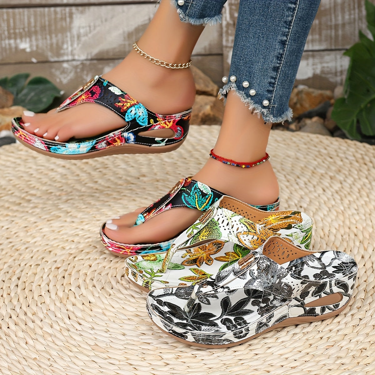 1 Pair WomenS Hawaiian Casual Flip Flops Open Toe Flat Heel Slippers with Metallic Accents Summer ManMade Upper and Faux Sole